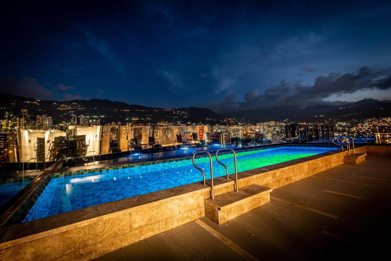 Hotel York Luxury Suites Medellin By Preferred Экстерьер фото The pool at the hotel