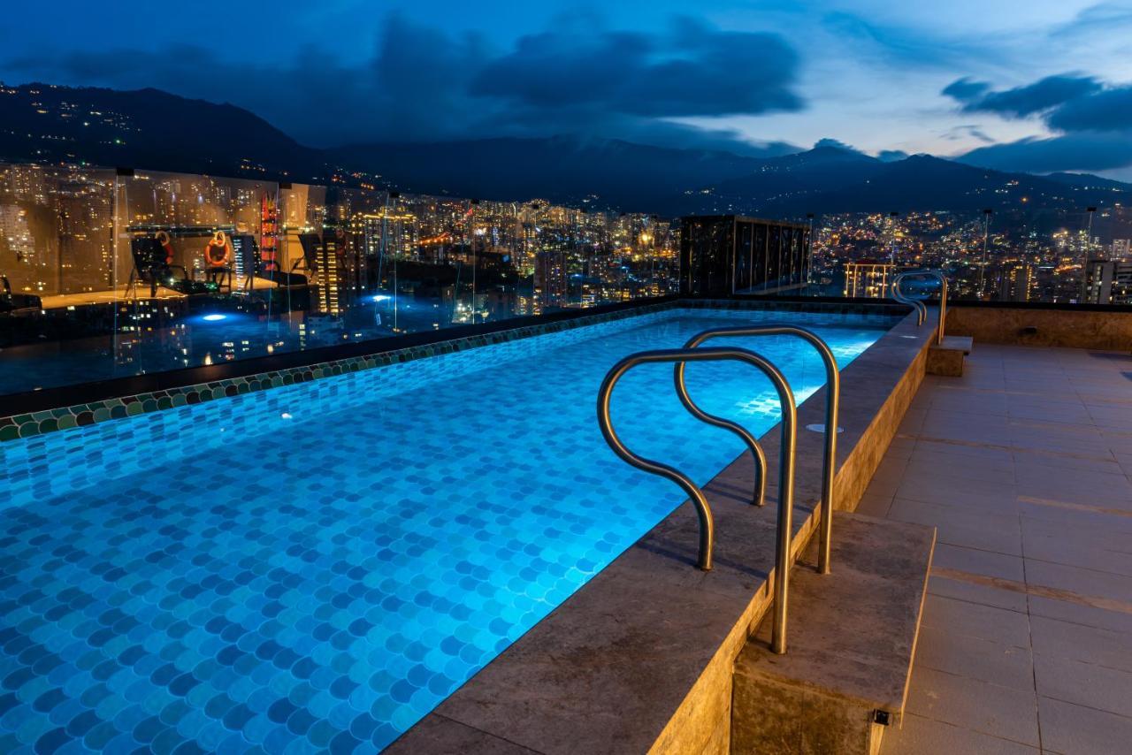 Hotel York Luxury Suites Medellin By Preferred Экстерьер фото Infinity pool at the top of the hotel