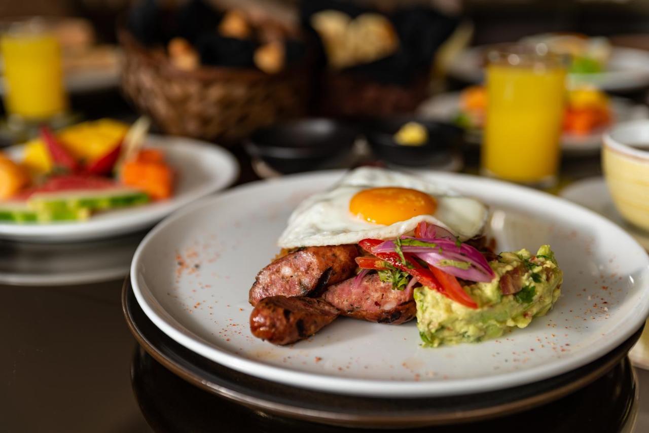 Hotel York Luxury Suites Medellin By Preferred Экстерьер фото Breakfast at the hotel