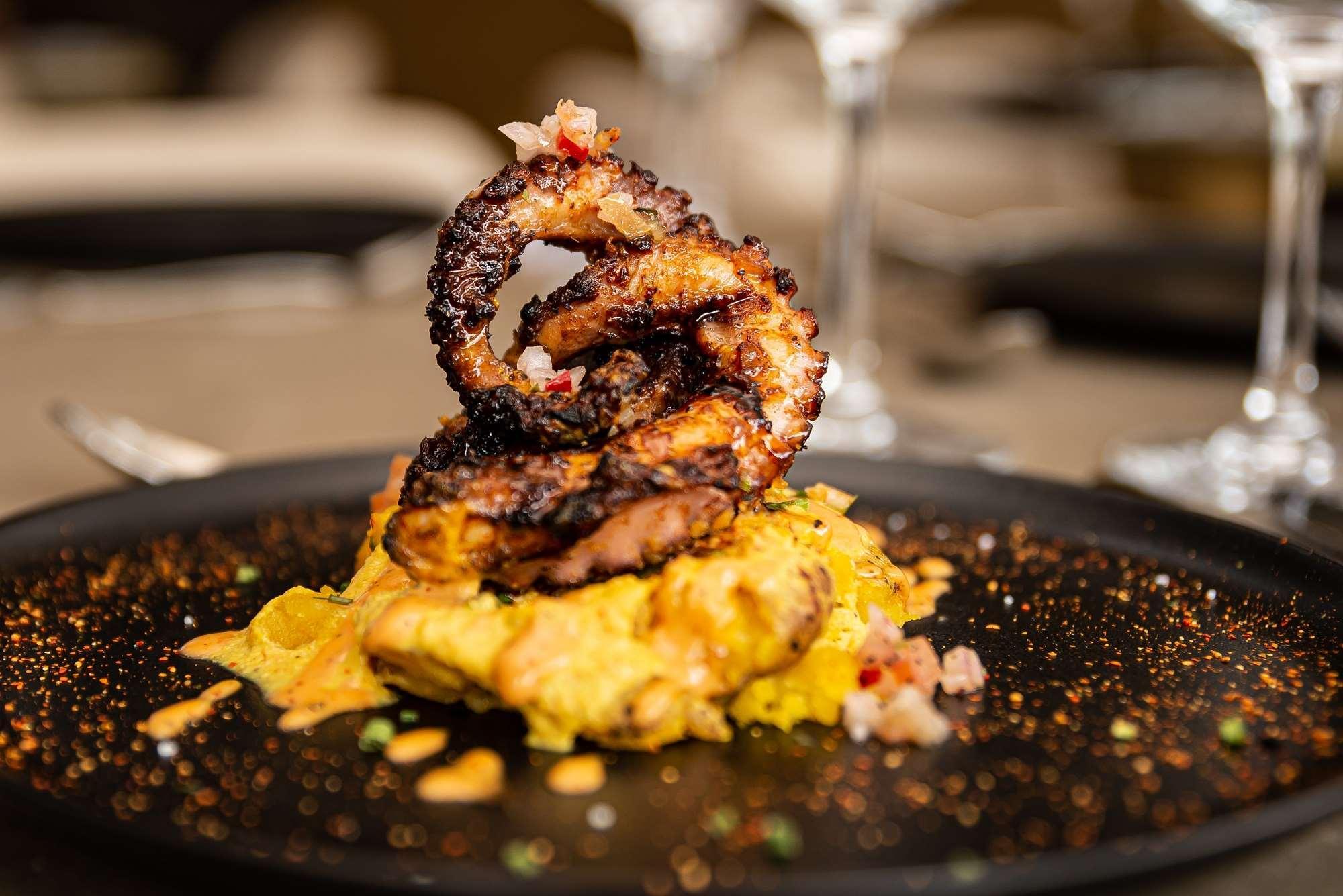 Hotel York Luxury Suites Medellin By Preferred Экстерьер фото Grilled octopus