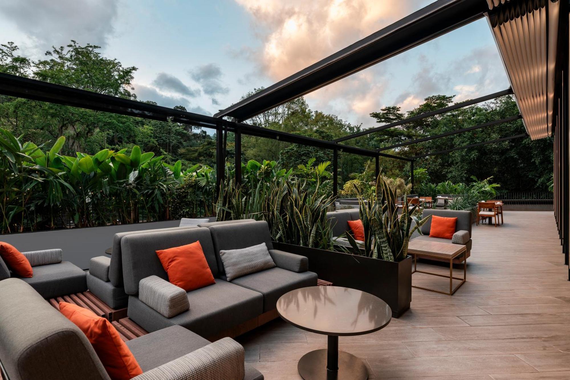 Hotel York Luxury Suites Medellin By Preferred Экстерьер фото The rooftop lounge at the hotel