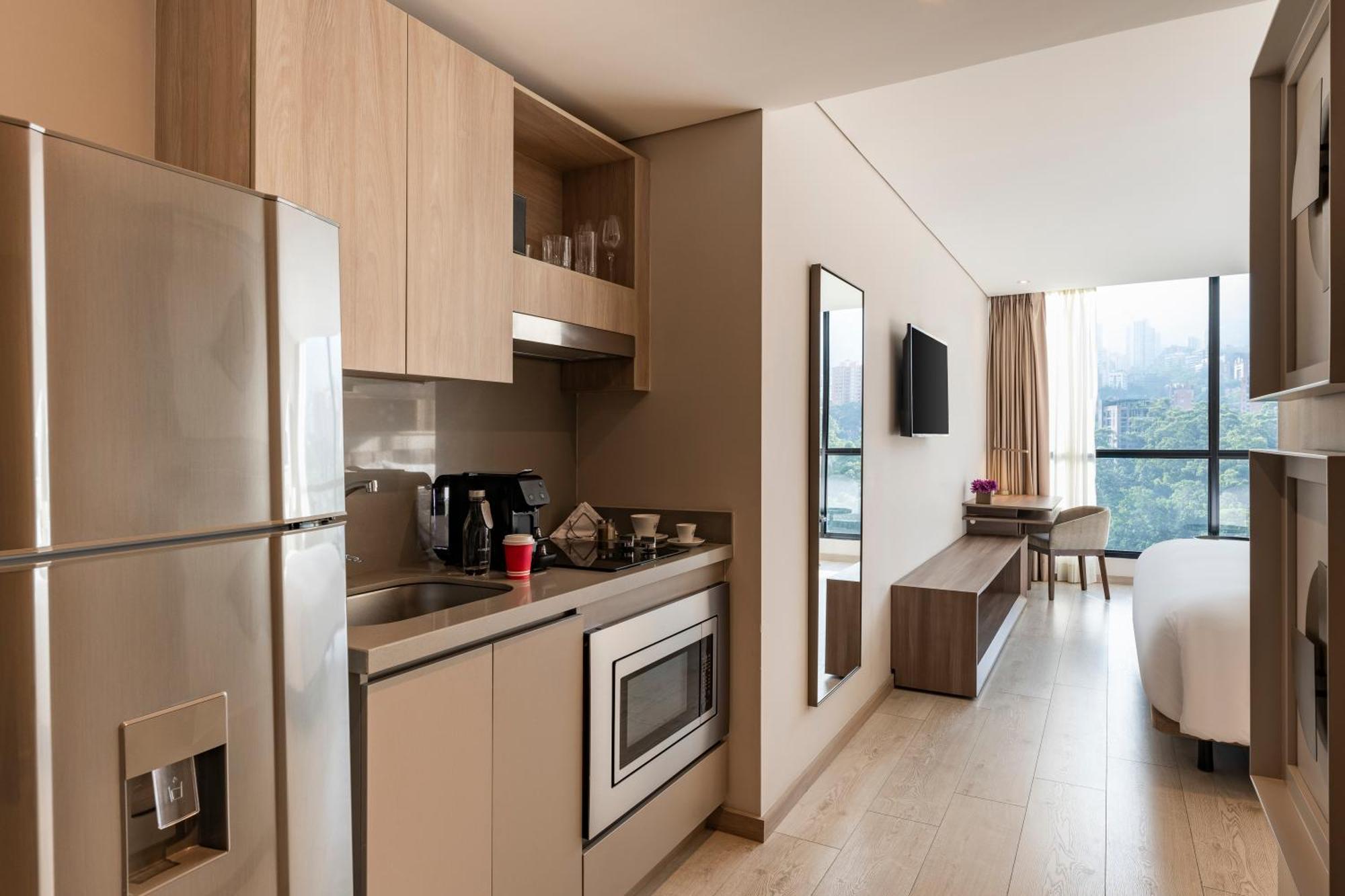 Hotel York Luxury Suites Medellin By Preferred Экстерьер фото Studio apartment with a kitchenette